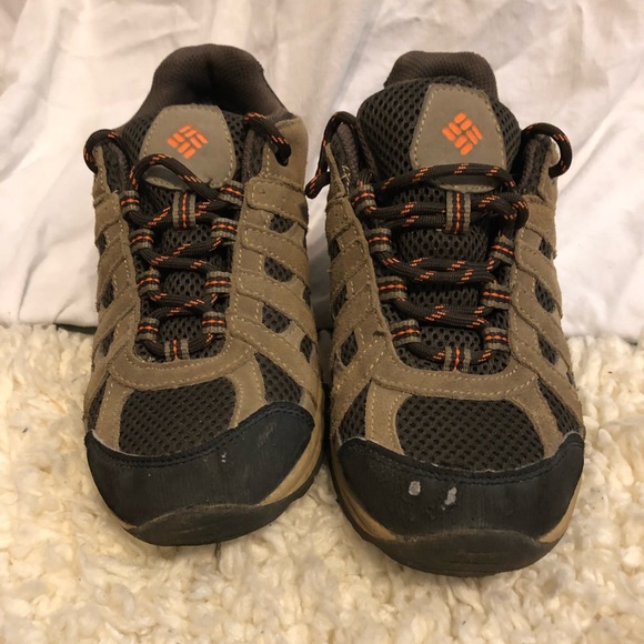 columbia low cut hiking shoes